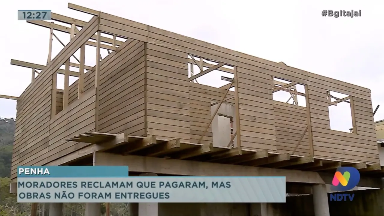 Moradores de Penha reclamam que pagaram, mas obras não foram entregues