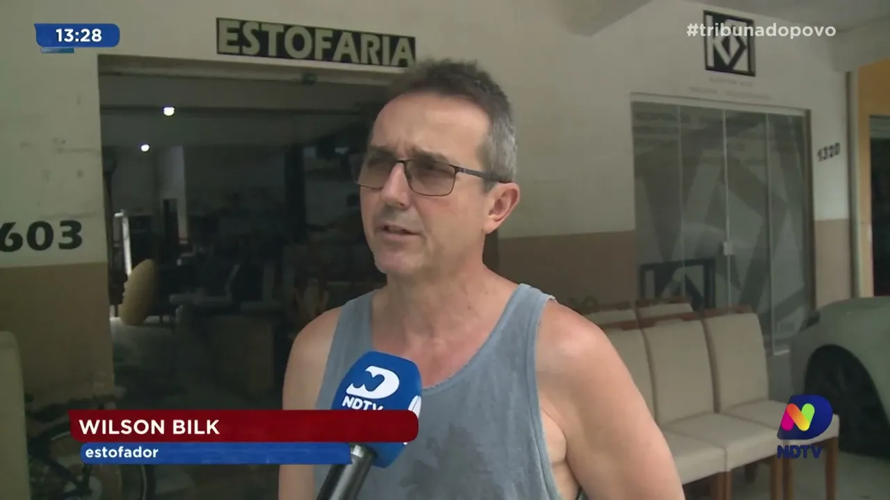 Acidente em Joinville. Motorista foge após batida: o outro veículo capotou