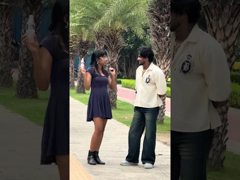 khali बोतल le kr gum rahi h 🤣 #comedy #funny #prank