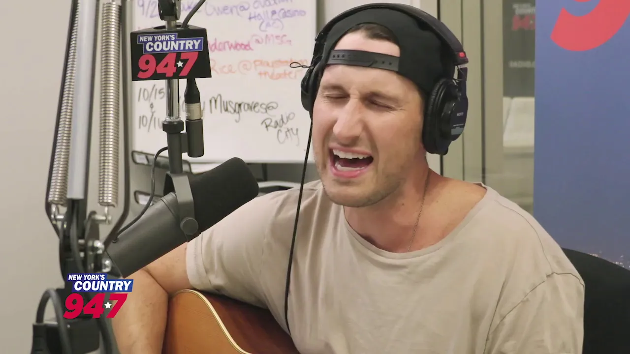 Russell Dickerson Performs "Yours" and "Every Little Thing" LIVE and Acoustic! Russell Dickerson Performs "Yours" and "Every Little Thing" LIVE and Acoustic!