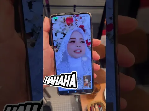 Makan sambil VC Emi yang lagi nikah, terus Jasmine malah gangguin pengantin 😂😂