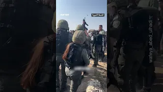 جنود الاحتلال يهاجمون مصلين فوق أرضهم 