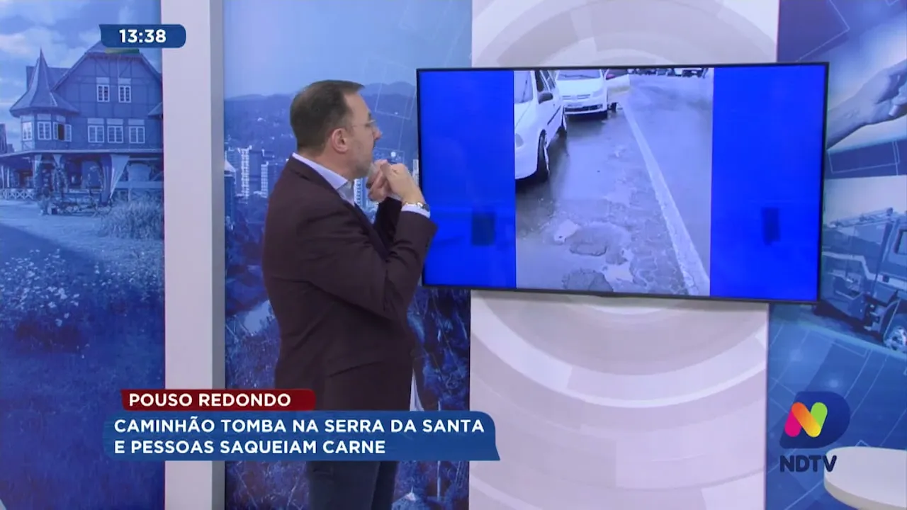 Pouso Redondo: caminhão tomba na Serra da Santa e pessoas saqueiam carne