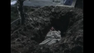 عدنان مرعش يجد عمار كوسوفي في المقبره مشهد محزن 