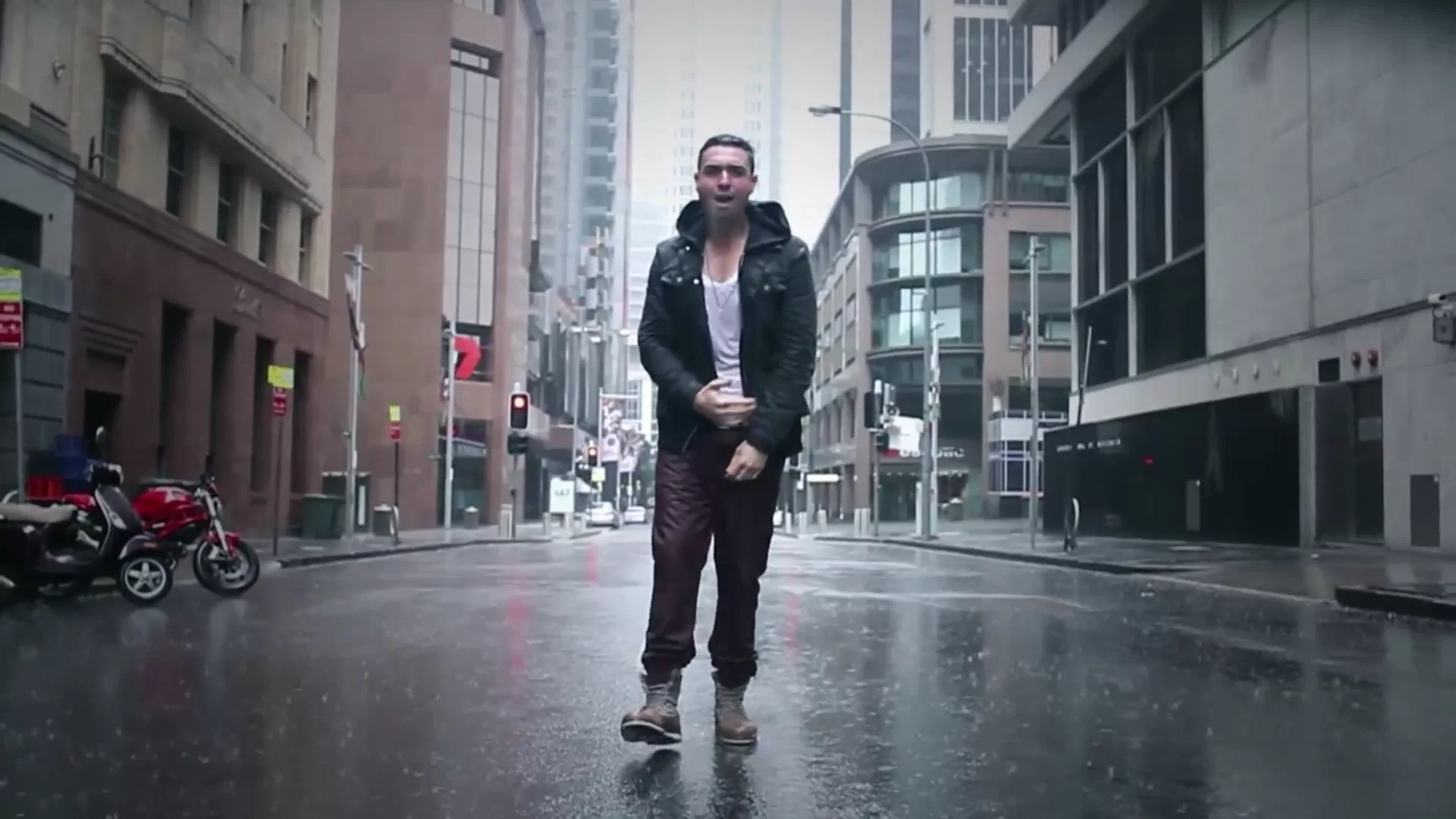 Faydee - Unbreakable ft Miracle (Official Music Video)
