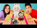 Download Lagu LO TIENI, LO SCAMBI O LO BUTTI CON I LABUBU GIGANTI CHALLENGE! 😵 CI SCAMBIAMO I LABUBU!