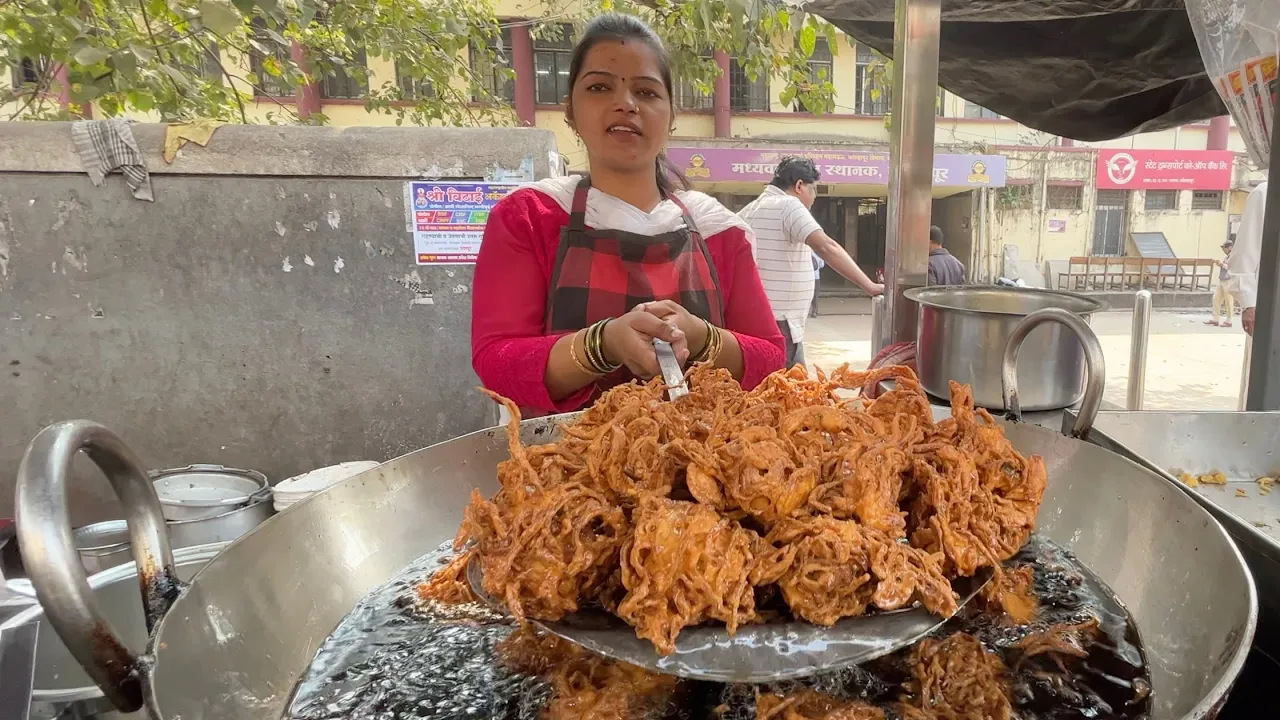 Chitra ji Serves Crispy Kanda Bhajji in Kolhapur   Indian Street Food