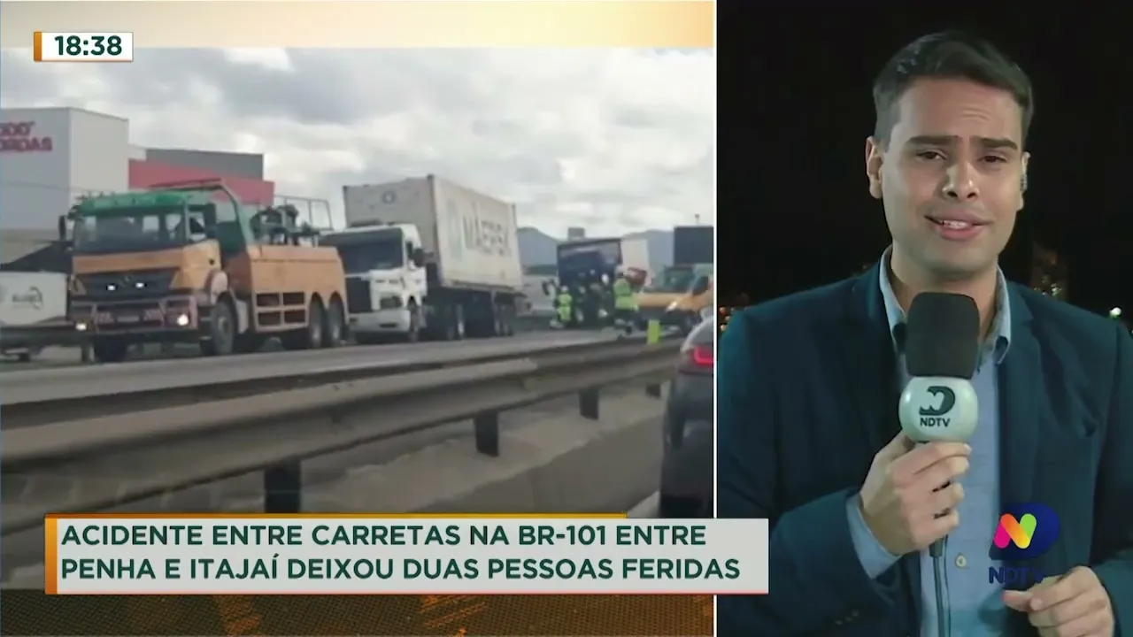 Acidente entre carretas na BR-101 entre Penha e Itajaí deixa duas pessoas feridas