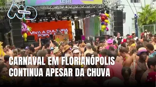 Chuva afeta festa de Carnaval na capital de Santa Catarina