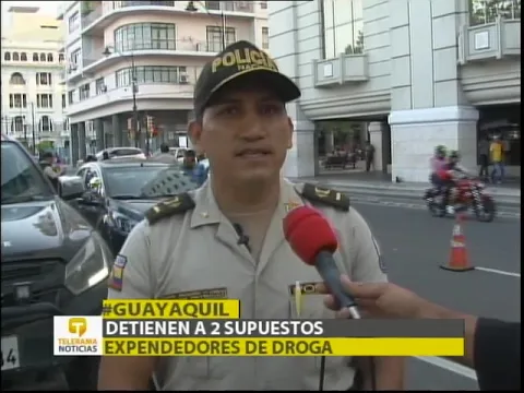Detiene a 2 supuestos expendedores de droga