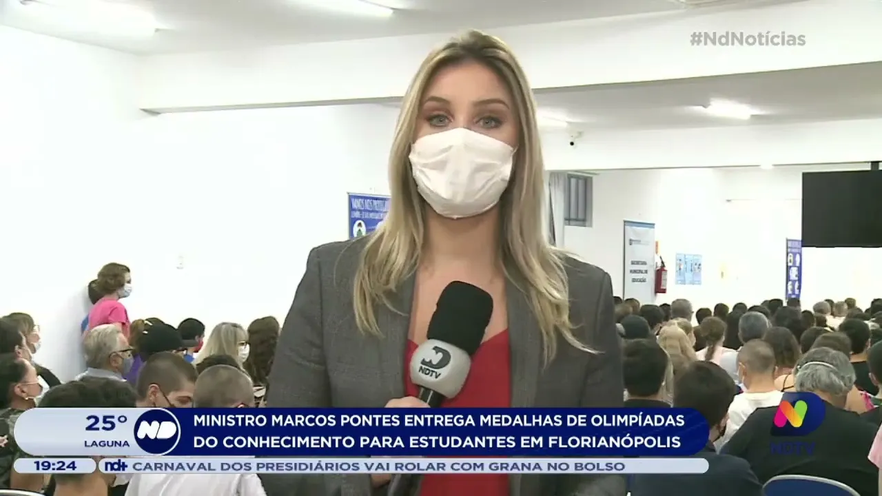 Ministro Marcos Pontes entrega medalhas em Florianópolis
