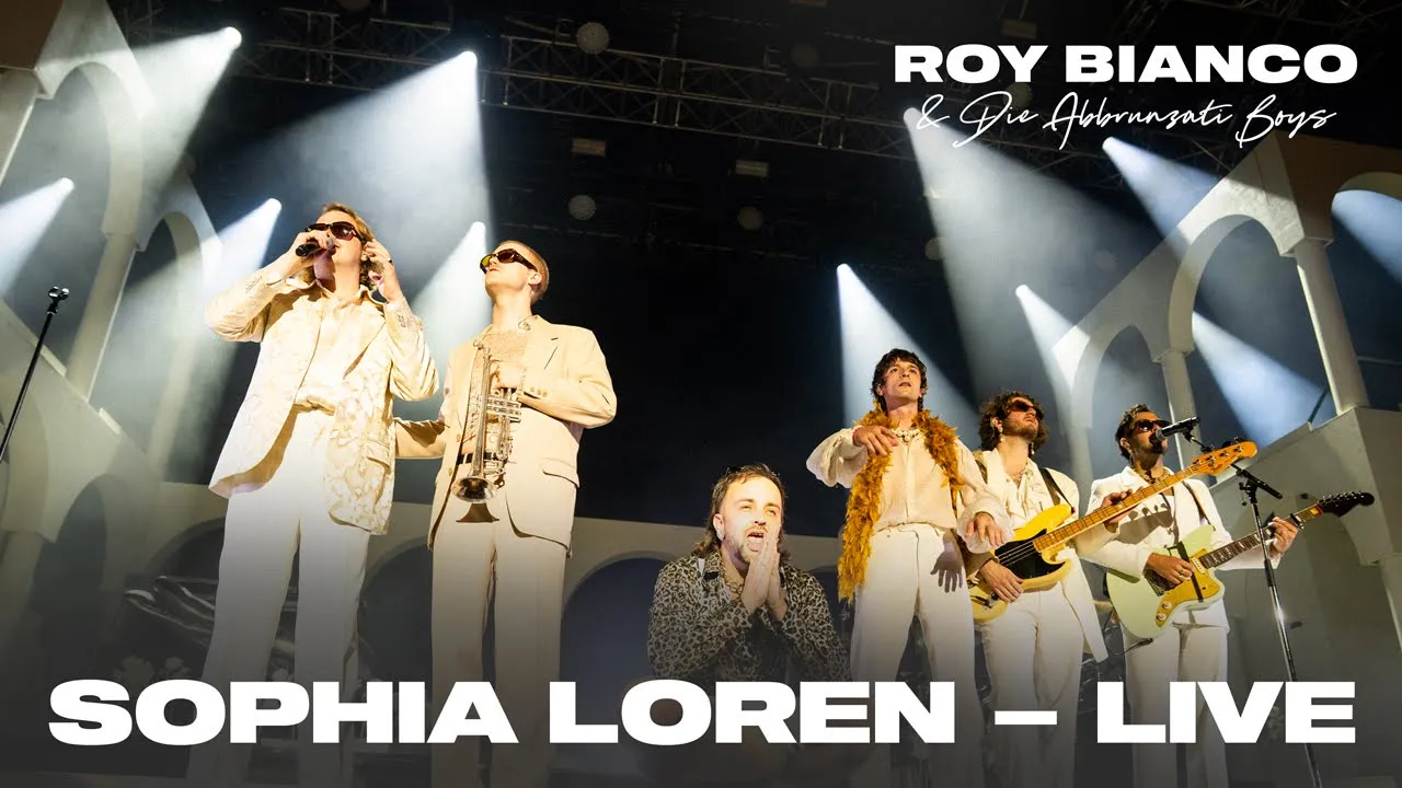 Roy Bianco & Die Abbrunzati Boys - Sophia Loren (LIVE @ Barockgarten Füssen) Roy Bianco & Die Abbrunzati Boys - Sophia Loren (LIVE @ Barockgarten Füssen)