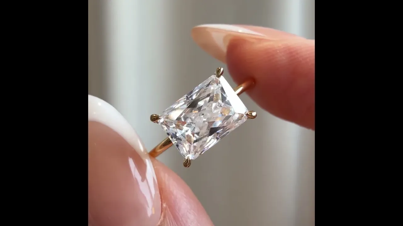 Jayla丨Minimalist Emerald Cut 2CT Lab Diamond Engagement Ring