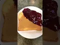 Download Lagu HOW TO MAKE PEANUT BUTTER STRAWBERRY JAM SANDWICH QUICK AND EASY #shorts