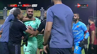مشهد يبكي القلوب      أحمد يحيى حارس مرمى الاتحاد السكندري ينهار بعد تعرضه لإساءات لفظية من الجماهير دندنها