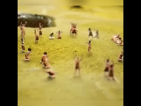 Fue un hechizo mágico, todos se hicieron más pequeños, los reyes arrojaron donaciones a la tierra.😱
