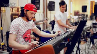 ش   وف عبس   لام وه  و بيعزف    ق  ول وو سم  اح   ف مفاج أه ف اخر الفيديو                تامر عاشور دندنها