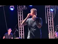 Gary Allan watching airplanes live 