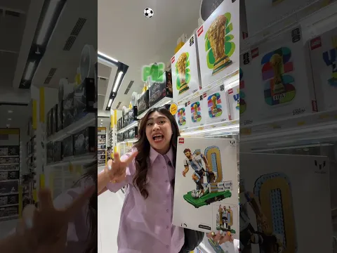 Kira-kira beli LEGO Piala Dunia yang mana ya? 🤔