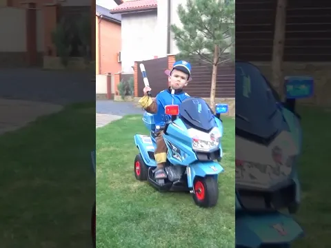 ¡La persecución comenzó, pero la moto fue más rápida! 🚓🏍️