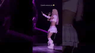 ASI CANTA KAROL G QLONA EN VIVO 