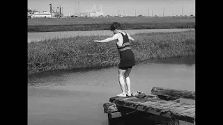 Charlie Chaplin - Diving Skills - Modern Times