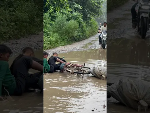 Barish के समय road पर  देख कर चले 😱 #emotional #humanity #respect