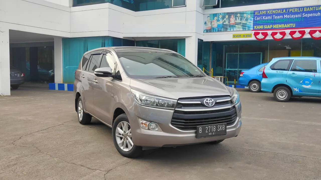 Puluhan Innova Reborn dijual. Wow banget. 