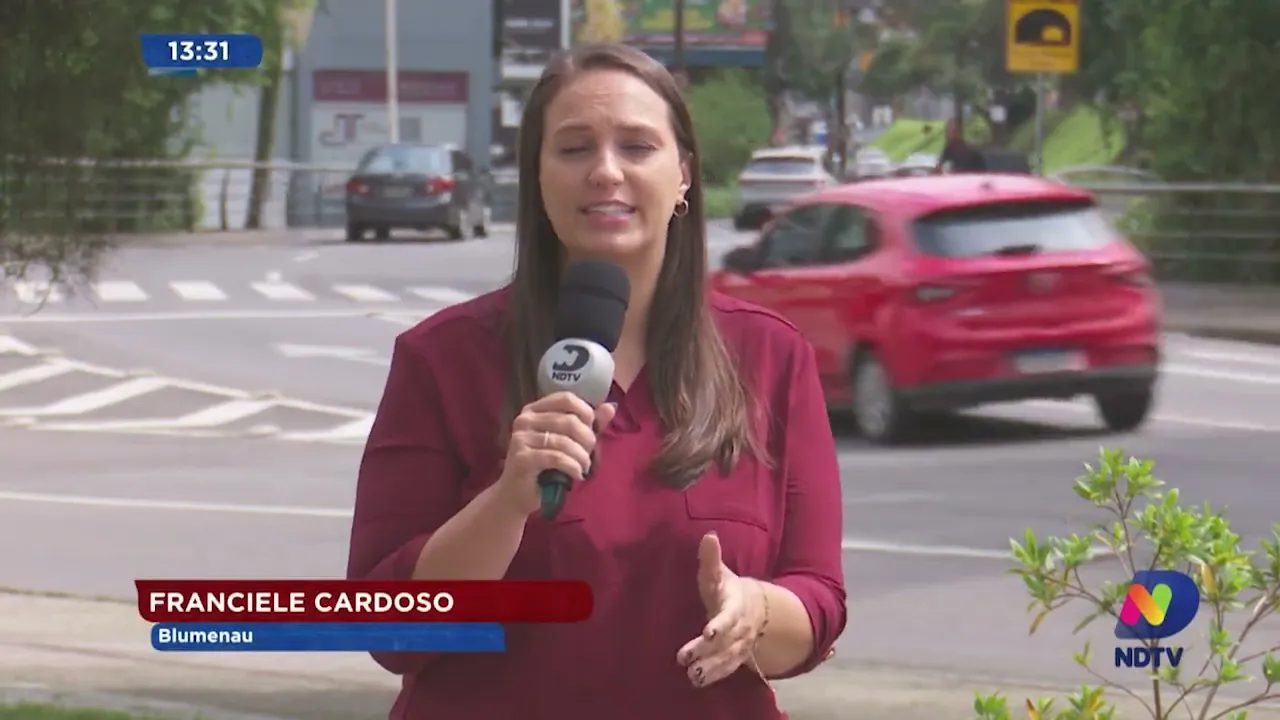 Menino de nove anos é atingido em Blumenau por motociclista que foge em sequência