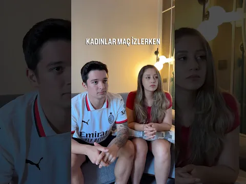 Video Thumbnail: MAÇ İZLERKEN KADINLAR