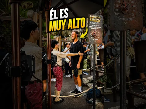 La batalla de este chico contra el medidor de altura 🎢