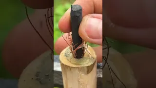 استخدام بطارية وعمود جرافيت في عمل ماكينة لحام 