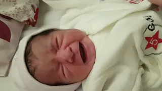 بكاء بيبي حديث الولادة ياسمينة Baby Yasmeena Crying  بكاء بيبي حديث الولادة ياسمينة Baby Yasmeena Crying