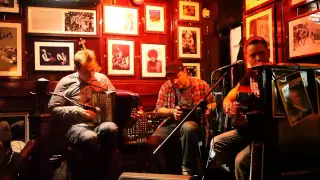 Download Live Irish Pub Music / Ireland Temple Bar /  Amy Winehouse/ The Zutons Cover Valerie- HD Quality MP3