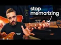 Lagu Hoe de professionals het fretboard ontgrendelen (stop met memoriseren)