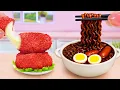 Download Lagu La Mejor Comida Callejera 🍜 Cómo Hacer Mini Fideos Negros Y Hot Dog de Cheetos | Julita Mini Chef