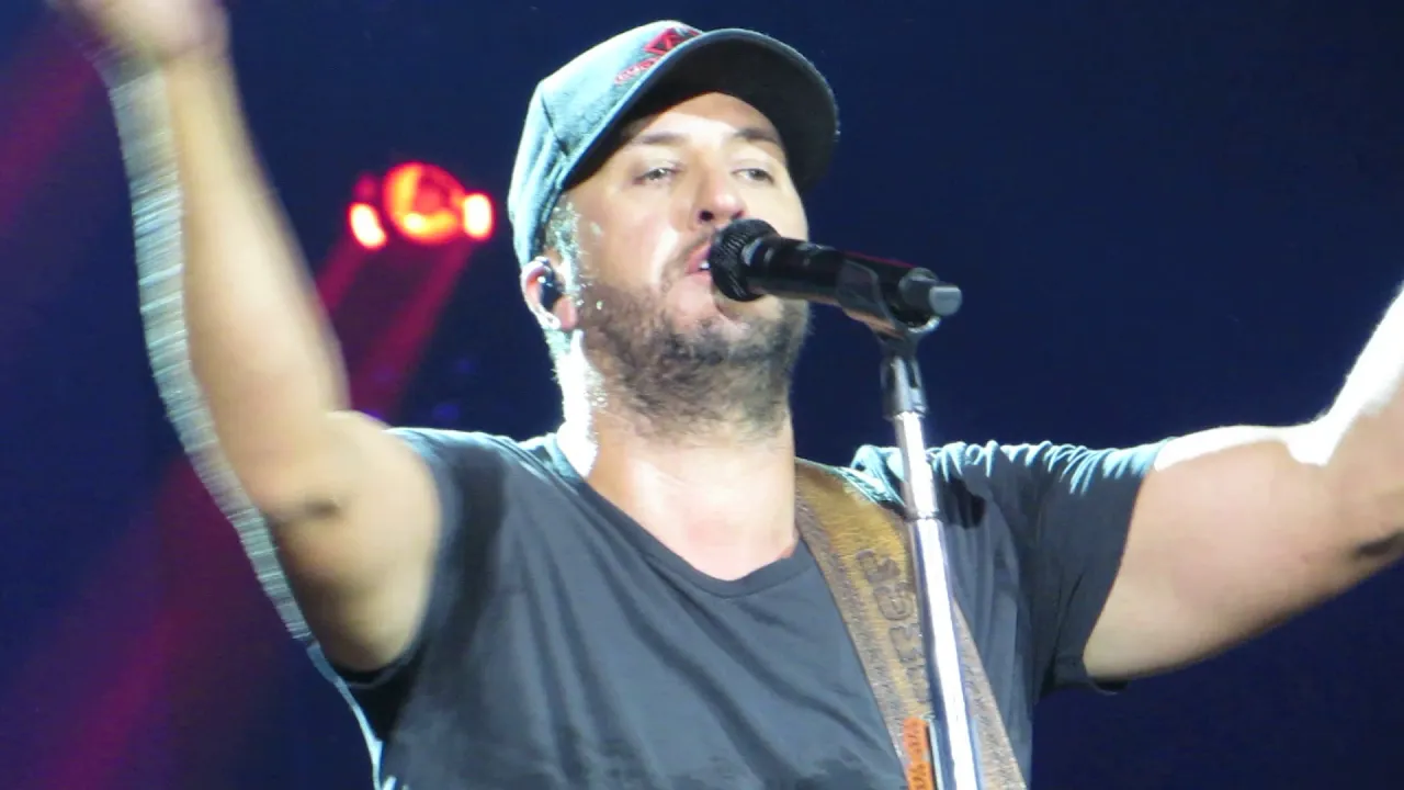 Luke Bryan "Most People Are Good" Live at BB&T Pavilion