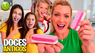 🍭😱 COMENDO DOCES ANTIGOS DE QUANDO EU ERA CRIANÇA COM MEUS FILHOS! 👀🍬 (MUITO ESTRANHO!)