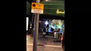 شيلة الا يا هاجسي ورقص بنتين صغار في لندن دندنها