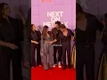 Download Lagu Shah Rukh Khan FIXES daughter Suhana Khan’s OUTFIT🥹♥️ | #shorts #bollywood #srk #family