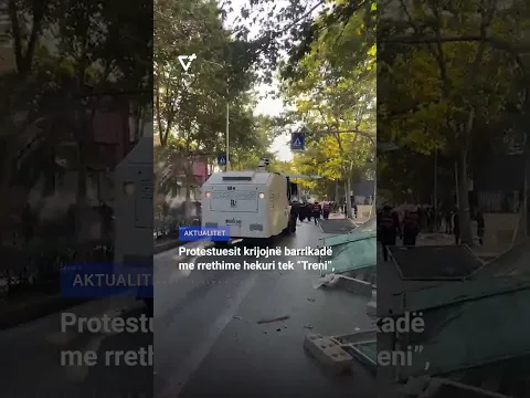 Protestuesit krijojnë barrikadë me rrethime hekuri tek “Treni”, policia i largon nga rruga
