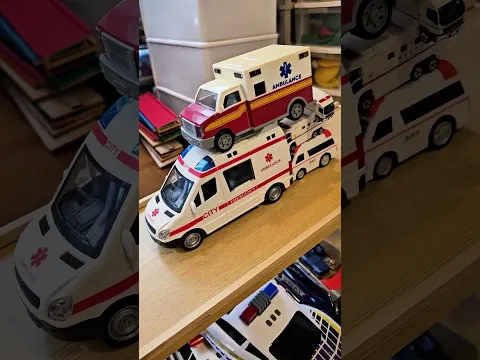 ambulance pile up Go Drive Sound Siren #救急車 #minicar #toys