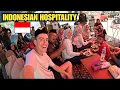 Download Lagu Kind Family Invites Us To Eat On The Streets Of Bandung, Indonesia🇮🇩