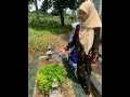 Lagu beraya dirumah mak dan abah kita…yang mereka disana kekal dan abadi…