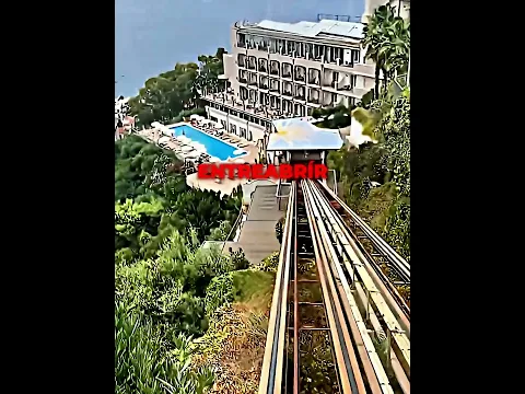 Quedaron atrapados en un ascensor panorámico 🛗