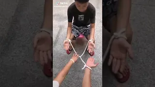 كيف تفك الحبل بدون ما تقيمون من أيدك 