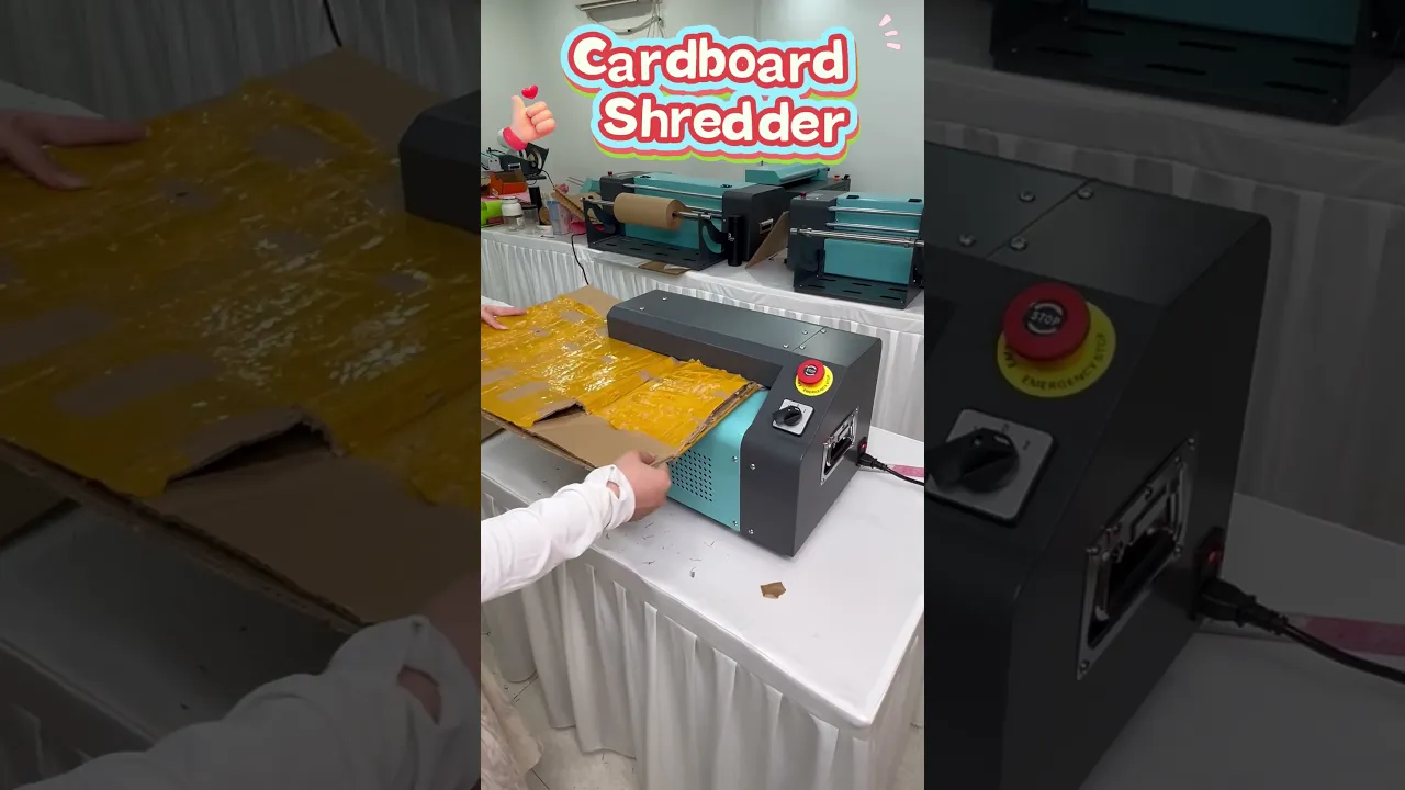 Kartonzerkleinerer, Altkartons zu Netz-Pufferpapier, ökologische Verpackungslösung.