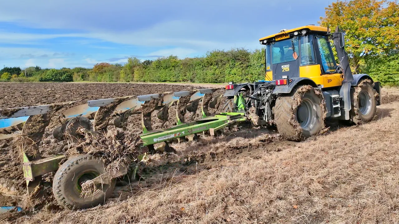 3 WHEEL DRIVE JCB FASTRAC PLOUGHING
