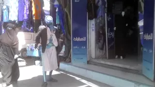 تصدقو يا عيال القح    الله يهديه هاذا الشايب دندنها