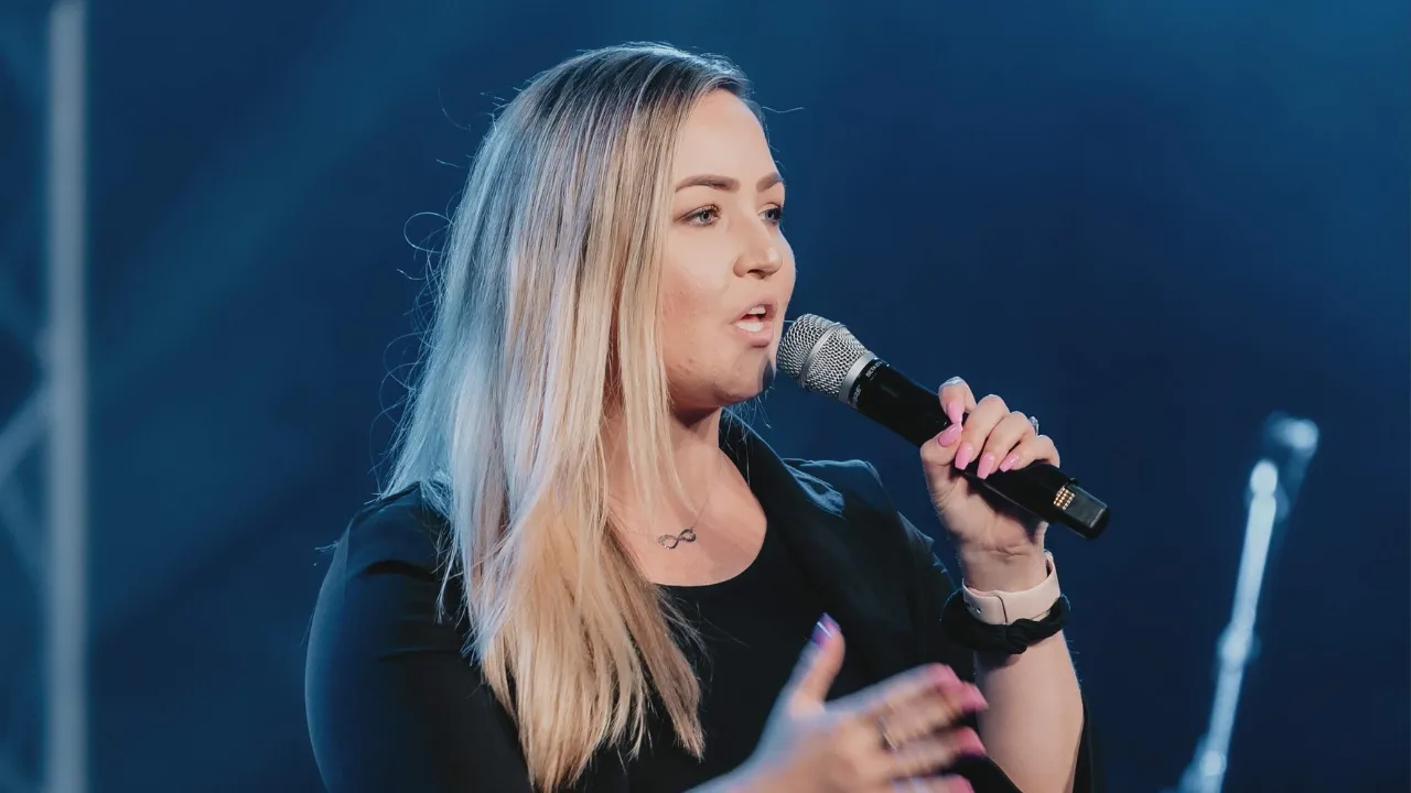 YouTube Thumbnail for video: 🔴 Sunday Live Church Service | 9:30AM Worship | Pastor Brittany